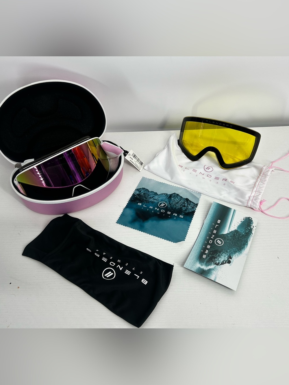 Blenders Eyewear Air Goddess Snow Goggles BG132 White Pink Mirrored Lens Case
